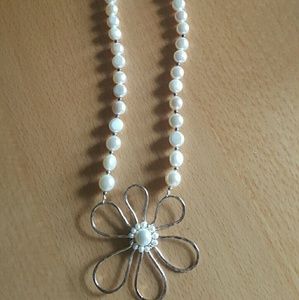 Costume pearl necklace with flower
